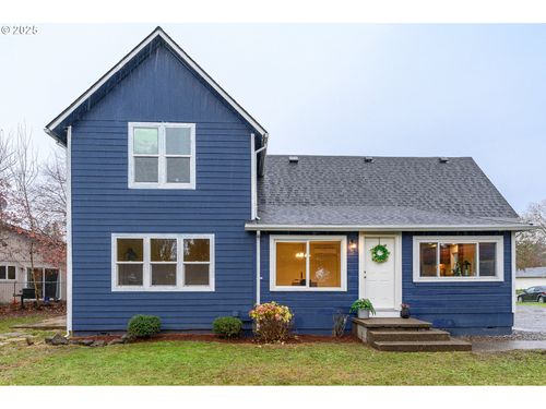 119 Ne Kingwood Dr, McMinnville, OR, 97128-9055 | Card Image