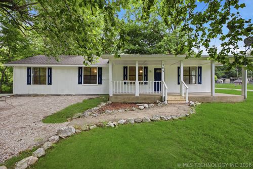 105 S Old Main St, Coweta, OK, 74429-2333 | Card Image