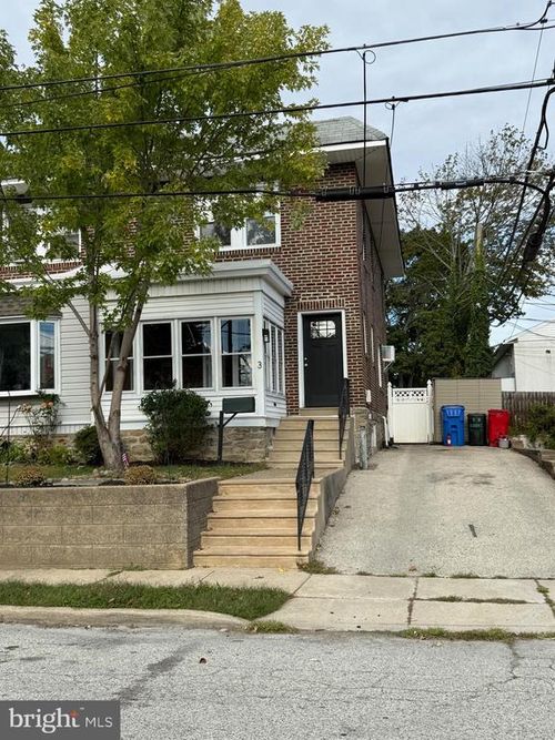 3 W Cooke Ave, GLENOLDEN, PA, 19036-1318 | Card Image