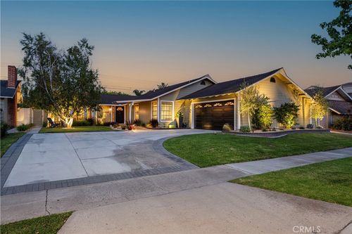11832 Weatherby Rd, Los Alamitos, CA, 90720-4335 | Card Image