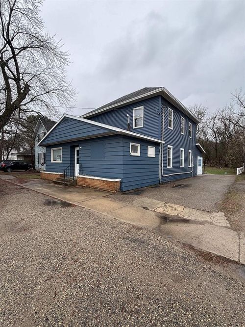123 E South Lake St, Hancock, WI, 54943-7590 | Card Image