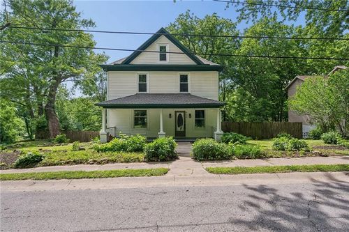 400 West St, Parkville, MO, 64152-3747 | Card Image