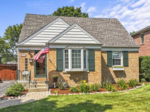 2140 Walnut Ct, Glenview, IL, 60025-4939 | Card Image