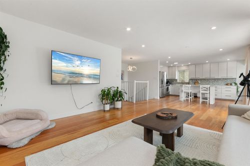 33483 Blueberry Dr, Mission, BC, V2V6J1 | Card Image