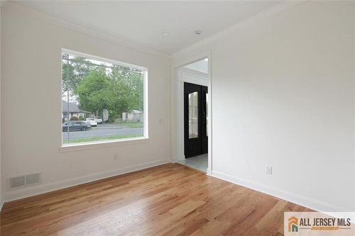 12 Idlewild Rd, Edison, NJ, 08817-4106 | Card Image