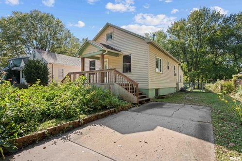 911 Roosevelt St, Iowa City, IA, 52240-5767 | Card Image