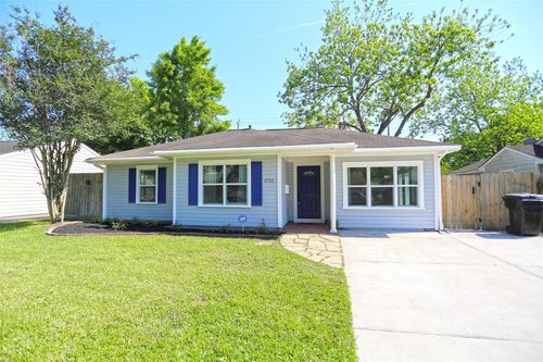 1721 Woodcrest Dr, Houston, TX, 77018-5808 | Card Image