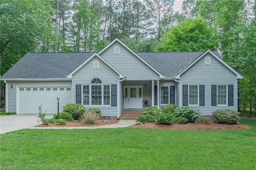 5613 Birkdale Dr, Lexington, NC, 27295-8557 | Card Image