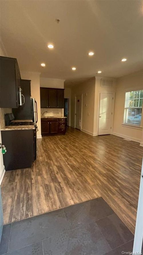 a-28 5th Ave, Bay Shore, NY, 11706-7362 | Card Image