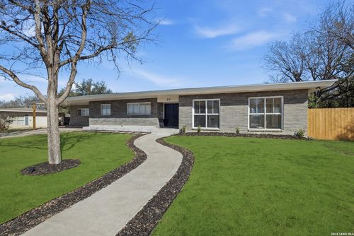 221 Shadywood Ln, San Antonio, TX, 78216-7337 | Card Image