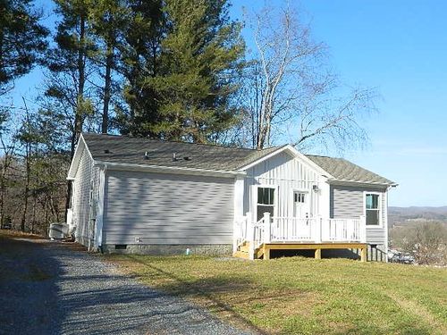 211 Henderson, Marion, VA, 24354 | Card Image