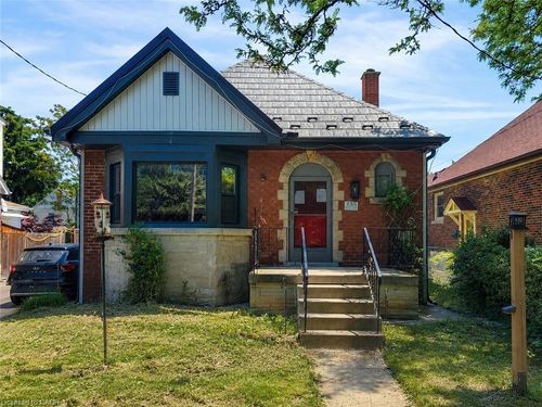 135 Wexford Ave S, Hamilton, ON, L8K2N9 | Card Image