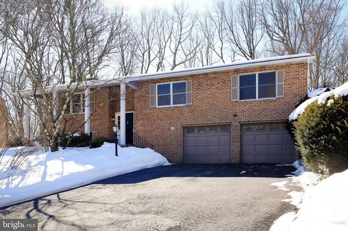 532 Longbarn Rd, State College, PA, 16803-1219 | Card Image