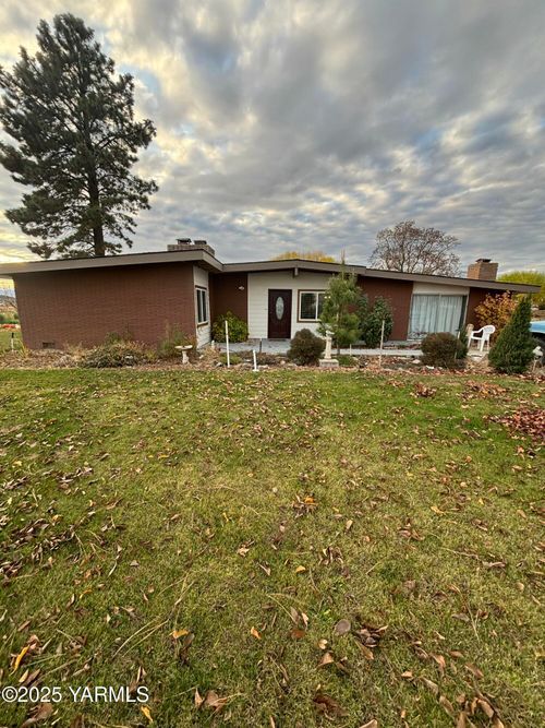 4840 Lateral A Rd, Wapato, WA, 98951-9317 | Card Image