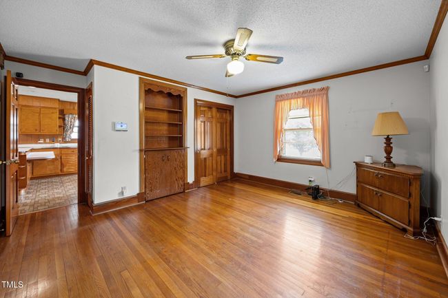 Den | Image 36