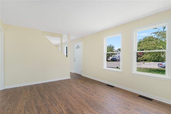 208 W View Rd, House other with 4 bedrooms, 3 bathrooms and 4 parking in Middletown RI | Image 11