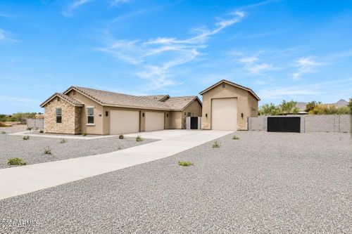 1686 E Carriage Ln, Phoenix, AZ, 85086-8528 | Card Image