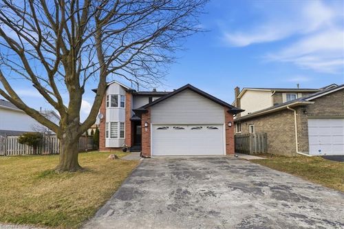 9 Holm St, Cambridge, ON, N3C3N3 | Card Image