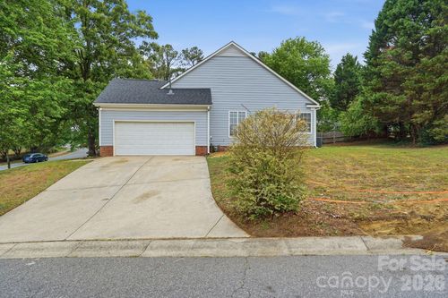 7200 Daerwood Pl, Charlotte, NC, 28215-9070 | Card Image