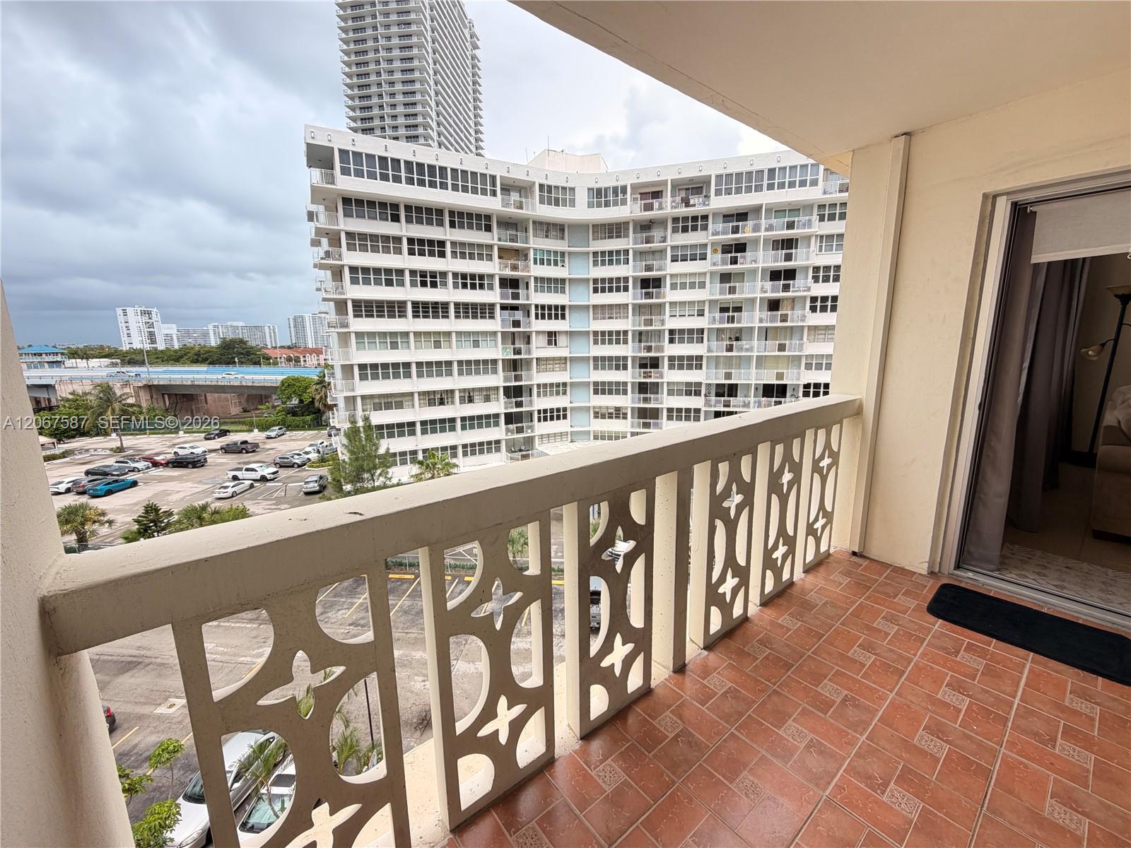 Residential Lease in Hallandale Beach 4