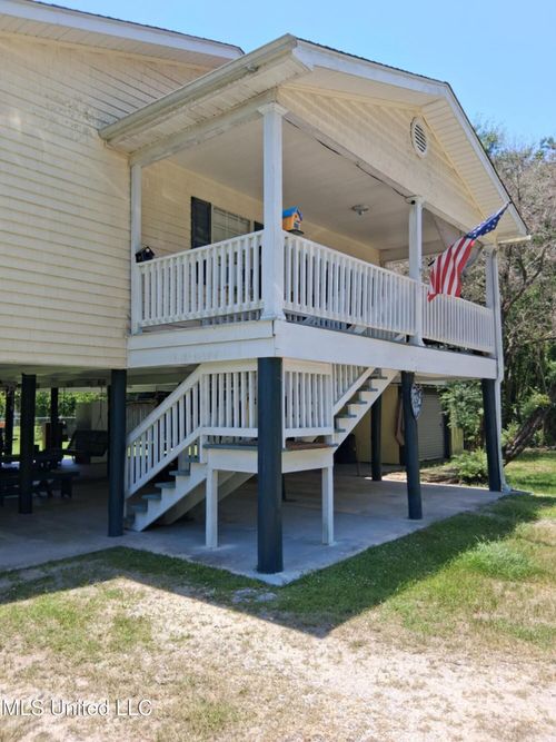 3065 Eighth St, Bay Saint Louis, MS, 39520-8636 | Card Image