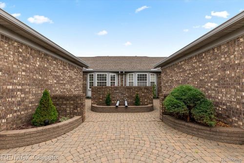 48728 Sundance Ct, Shelby Township, MI, 48315-4277 | Card Image