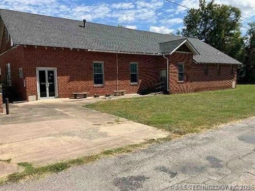 806 E Smith St, Okmulgee, OK, 74447-3453 | Card Image