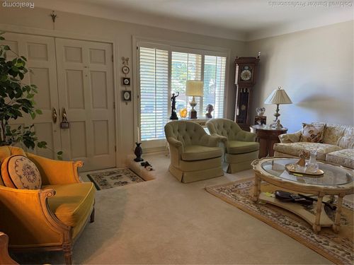 21560 Van K Dr, Grosse Pointe Woods, MI, 48236-1149 | Card Image