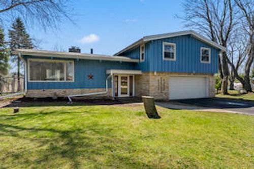 N84W12863 Ronald Dr, Menomonee Falls, WI, 53051-3338 | Card Image