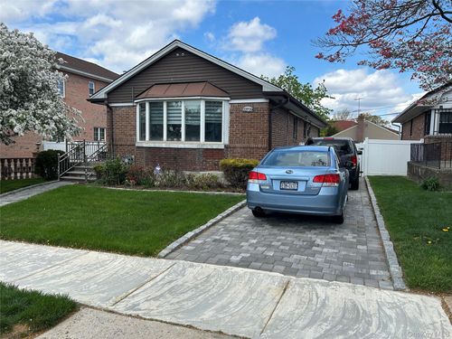 22729 56th Avenue, New York, NY, 11364 | Card Image