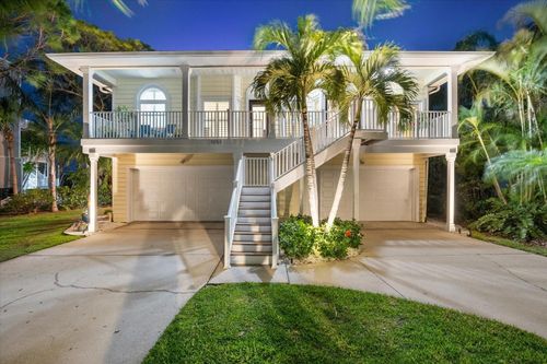 1051 Point Seaside Dr, Crystal Beach, FL, 34681 | Card Image