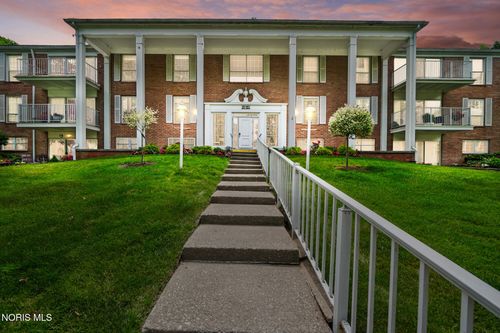 unit-319-5679 Monroe St, Sylvania, OH, 43560-2713 | Card Image