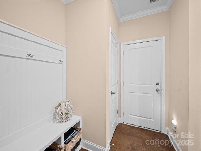 Garage Door & Drop Zone | Image 16