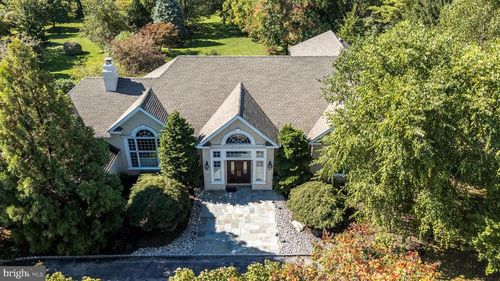 540 Leslie Ln, BLUE BELL, PA, 19422-2152 | Card Image