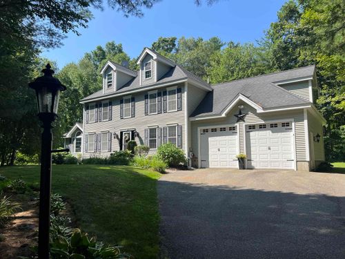 4 Felicia Dr, Newton, NH, 03858-3623 | Card Image