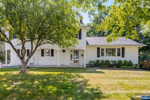 399 Queens Ct, Ridgewood, NJ, 07450-2011 | Card Image