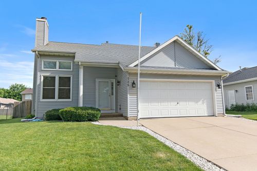725 Tyler St, Genoa, IL, 60135-7514 | Card Image