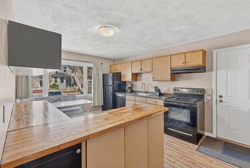157 Maplewood Ave, Gloucester, MA, 01930 | Card Image