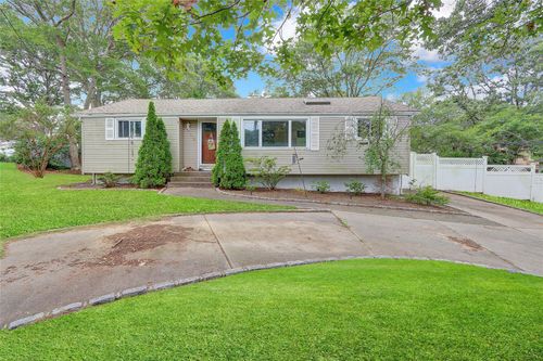 172 Horseblock Rd, Brookhaven, NY, 11719-9559 | Card Image