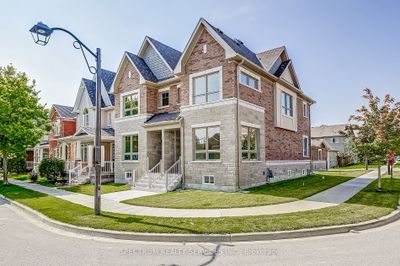 38 Lindcrest Manor, House attached with 2 bedrooms, 3 bathrooms and 2 parking in Markham ON | Image 2