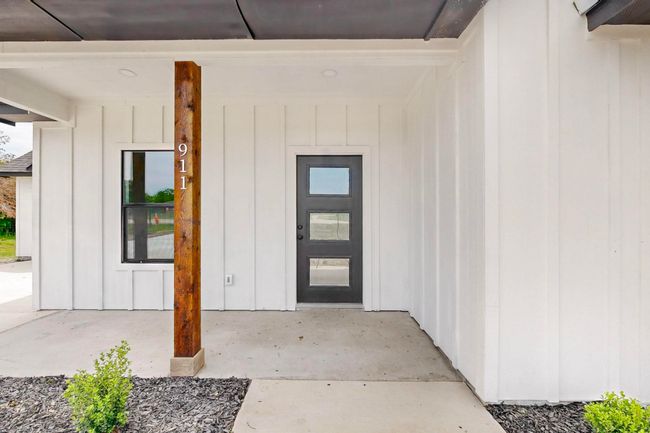 911 E Calhoun St, House other with 3 bedrooms, 2 bathrooms and null parking in Rice TX | Image 7