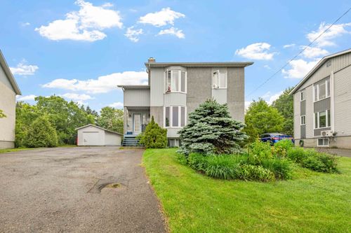 1017 Rue De La Plaisance, Home with 2 bedrooms, 1 bathrooms and null parking in Saint Jérôme QC | Card Image