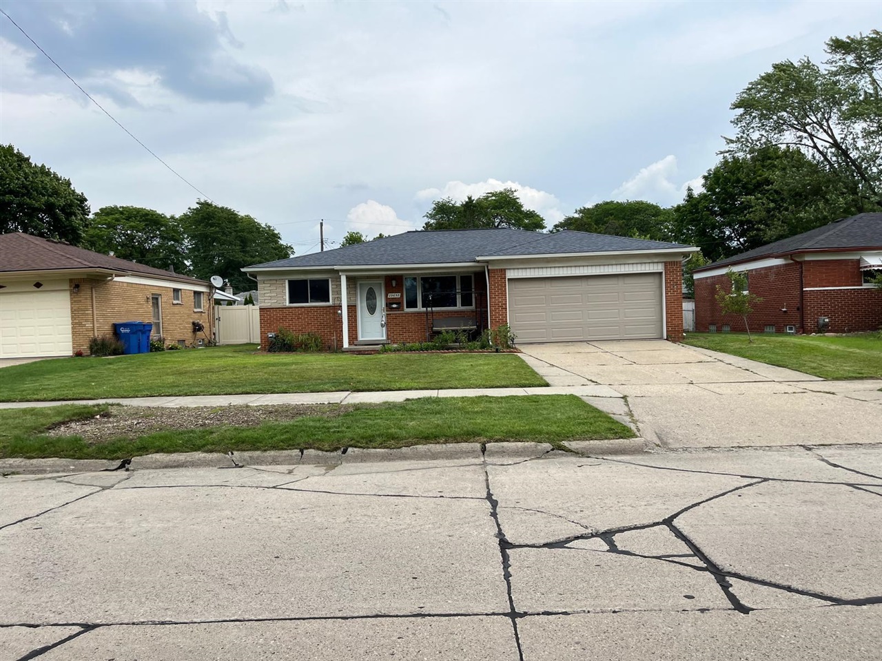 Van Laan Dr, Warren, MI 48092
