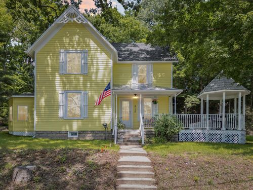 818 E Main St, Ionia, MI, 48846-1851 | Card Image