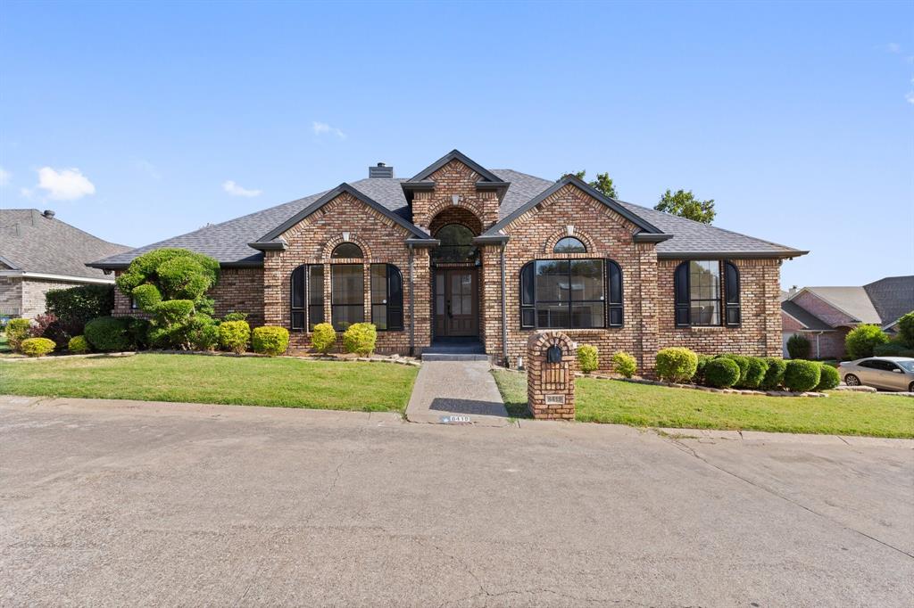 Golf Club Cir, Fort Worth, TX 76179