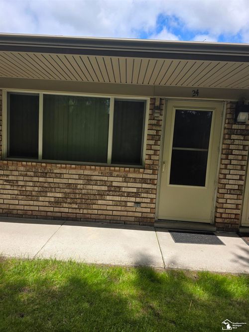 16034 Holz Dr, Southgate, MI, 48195-6857 | Card Image