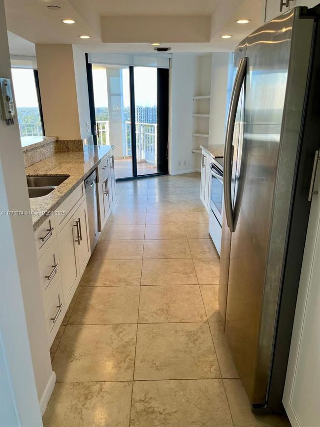 APT-2001 - 4000 Towerside Ter, Condo with 2 bedrooms, 2 bathrooms and null parking in Miami FL | Image 14