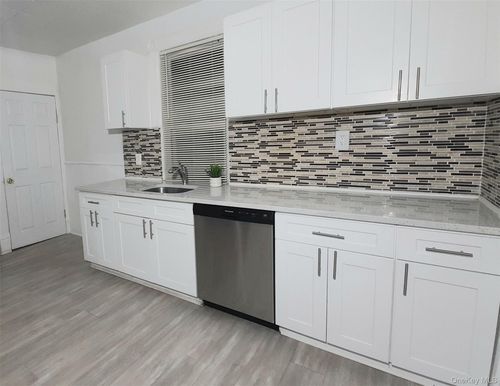 3 Allen Pl, Poughkeepsie, NY, 12601-2601 | Card Image