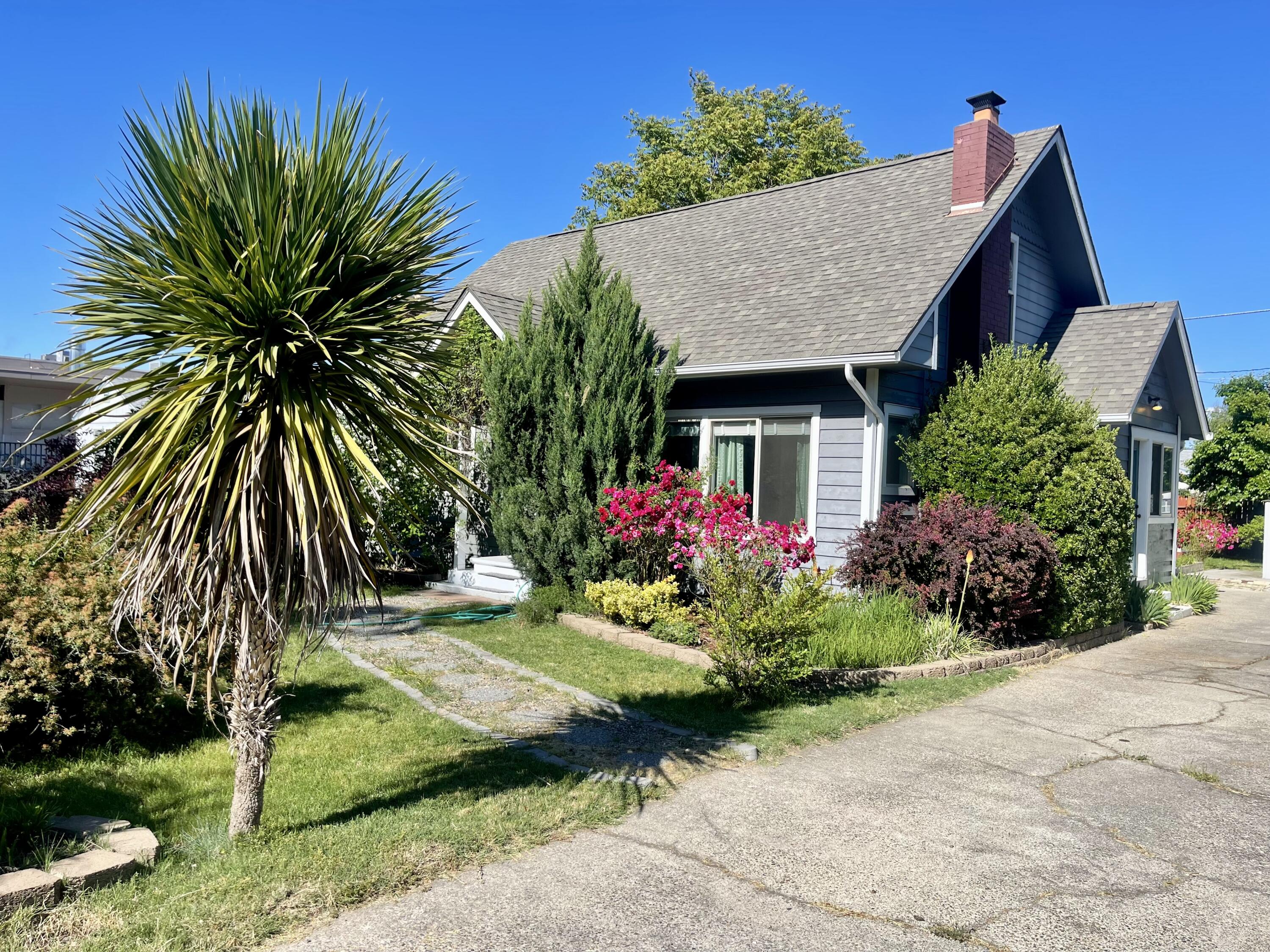 Whitman Ave, Medford, OR 97501
