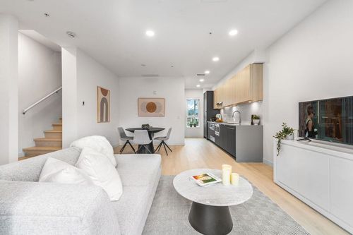 2425 Grant Street, Vancouver, BC, V5K3G5 | Card Image